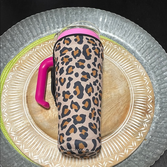 NWT Leopard Print 40oz Tumbler Sleeve - Picture 2 of 6